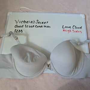 Victoria's Secret Lightly Lined White Love Cloud Bra